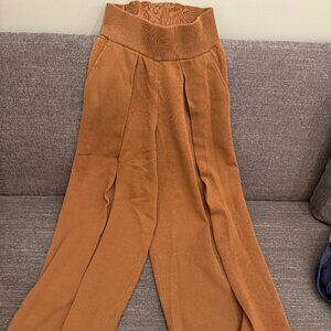 Versatile flattering high-waist wide-leg sweater pant in Camel